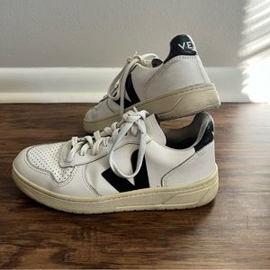 Veja V10 size 6. Used in good condition